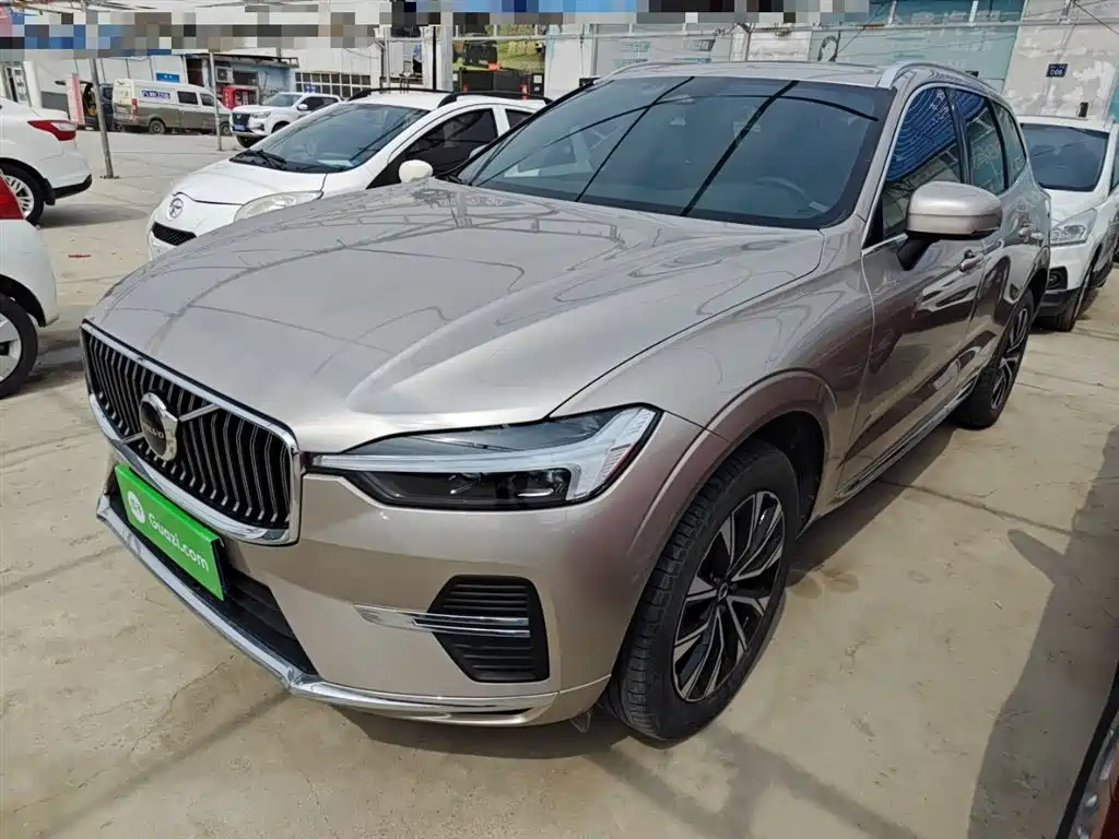 Volvo XC60 2023 — фото 1