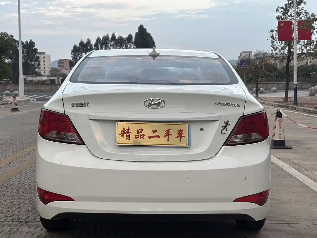 Hyundai Accent 2015 — фото 4
