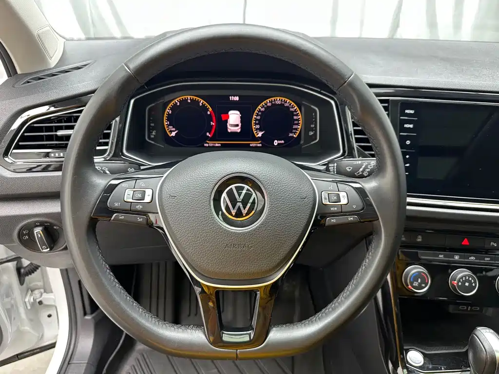 Volkswagen T-Roc 2022 — фото 8