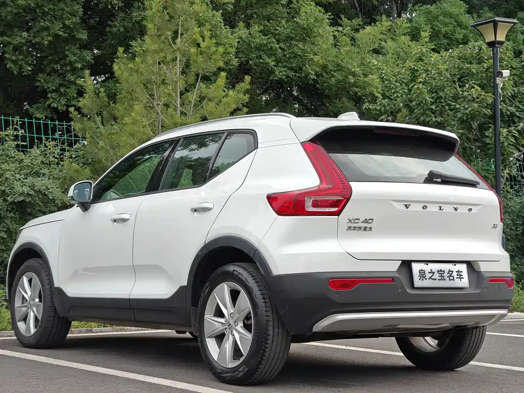 Volvo XC40 2023 — фото 10