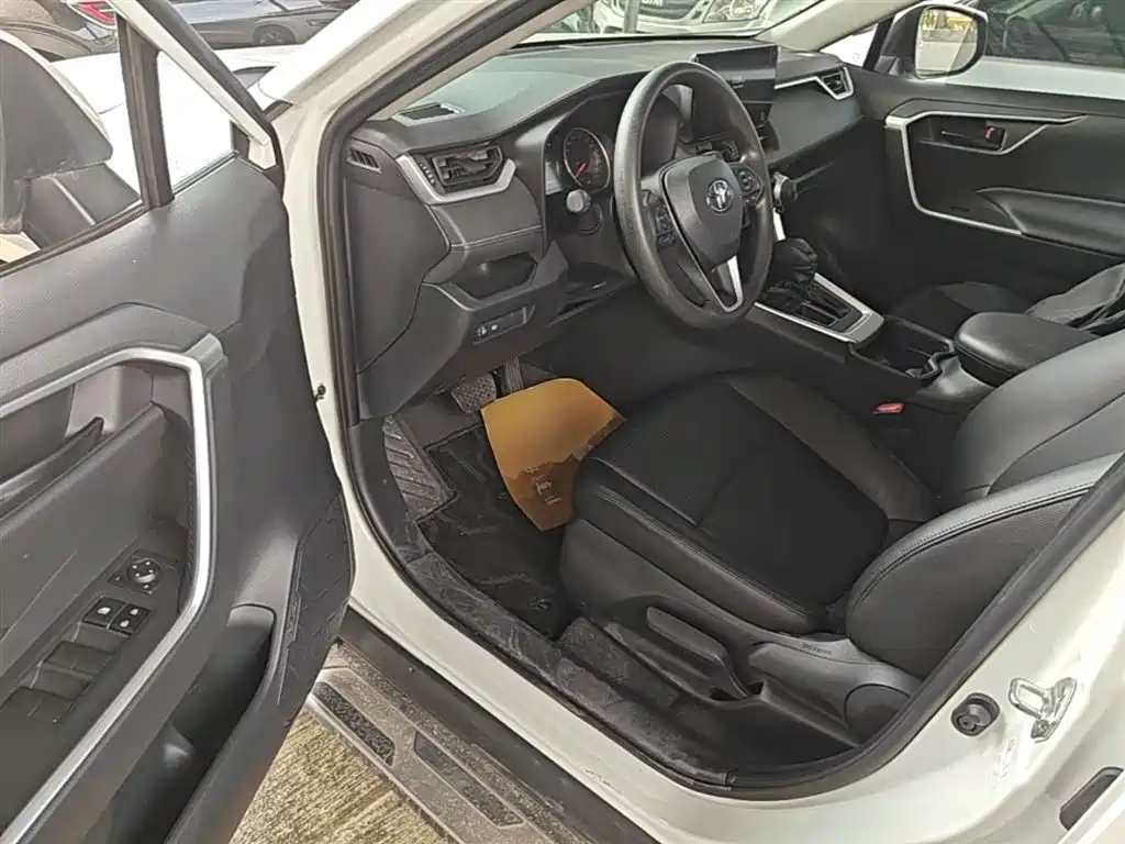 Toyota RAV4 2023 — фото 16