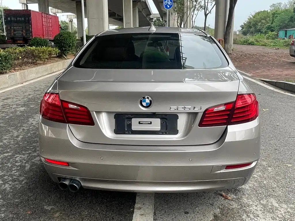 BMW 5 Series 2016 — фото 10