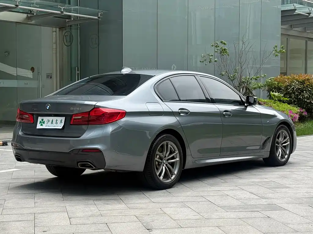 BMW 5 Series 2020 — фото 22