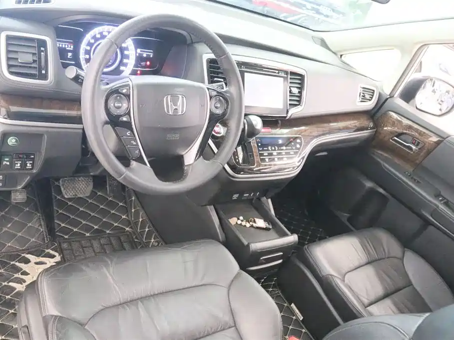 Honda Odyssey 2017 — фото 11
