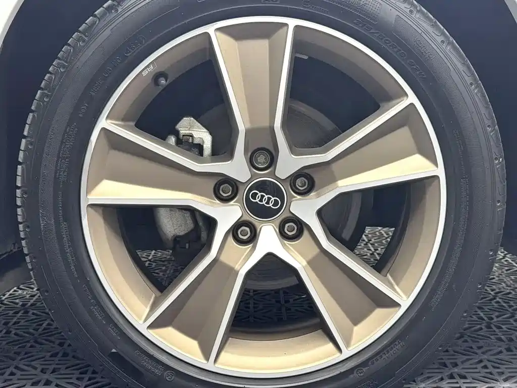 Audi Q2L 2022 — фото 4