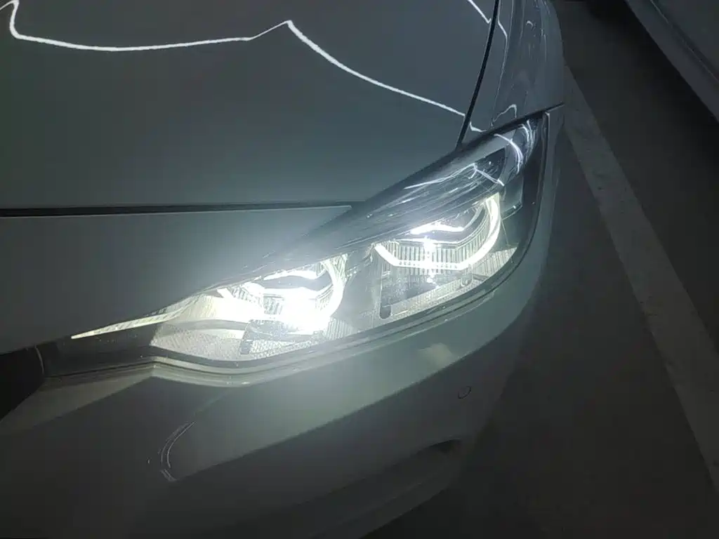 BMW 3 Series 2019 — фото 18
