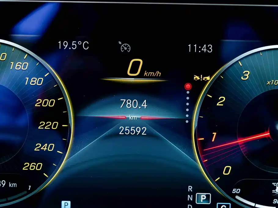 Mercedes-Benz E-Class 2023 — фото 11