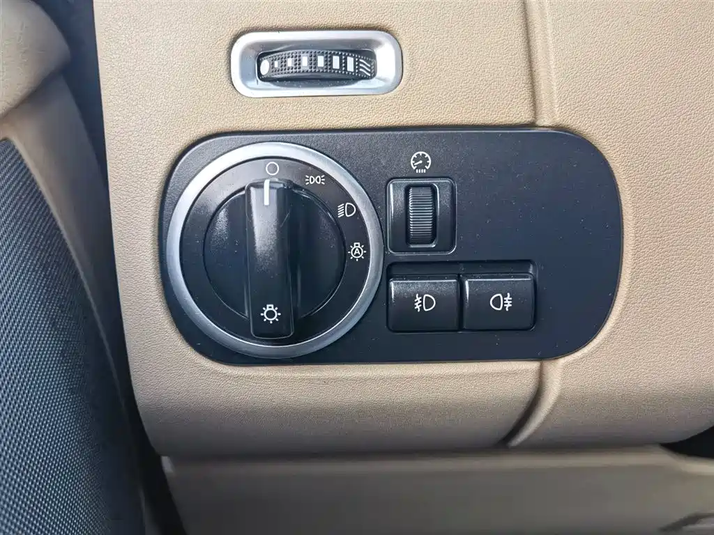 Land Rover Discovery 2013 — фото 25