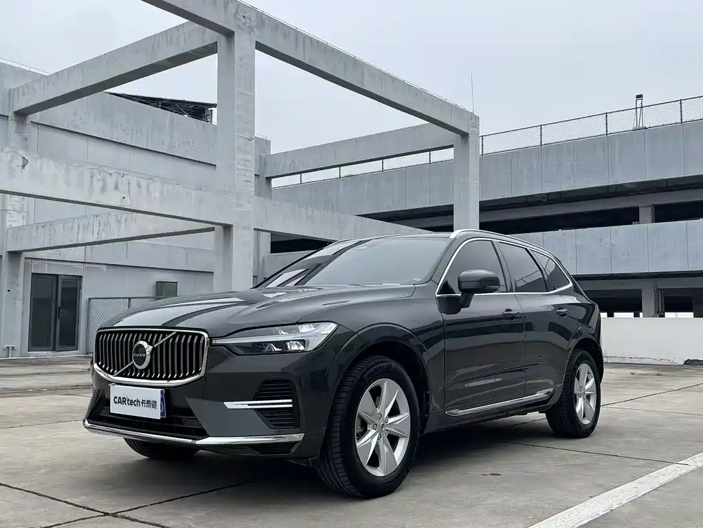 Volvo XC60 2021 — фото 1