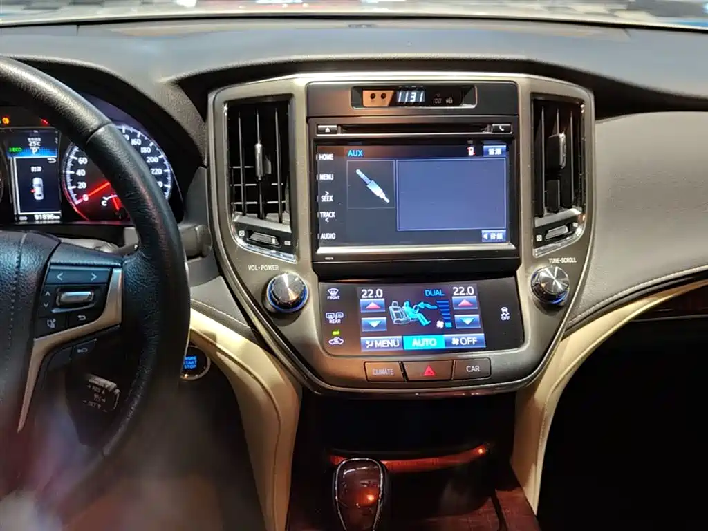 Toyota Crown 2016 — фото 13