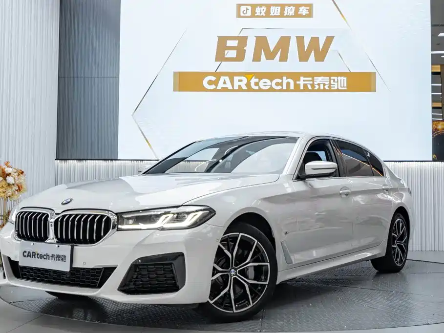 BMW 5 Series 2024 — фото 1