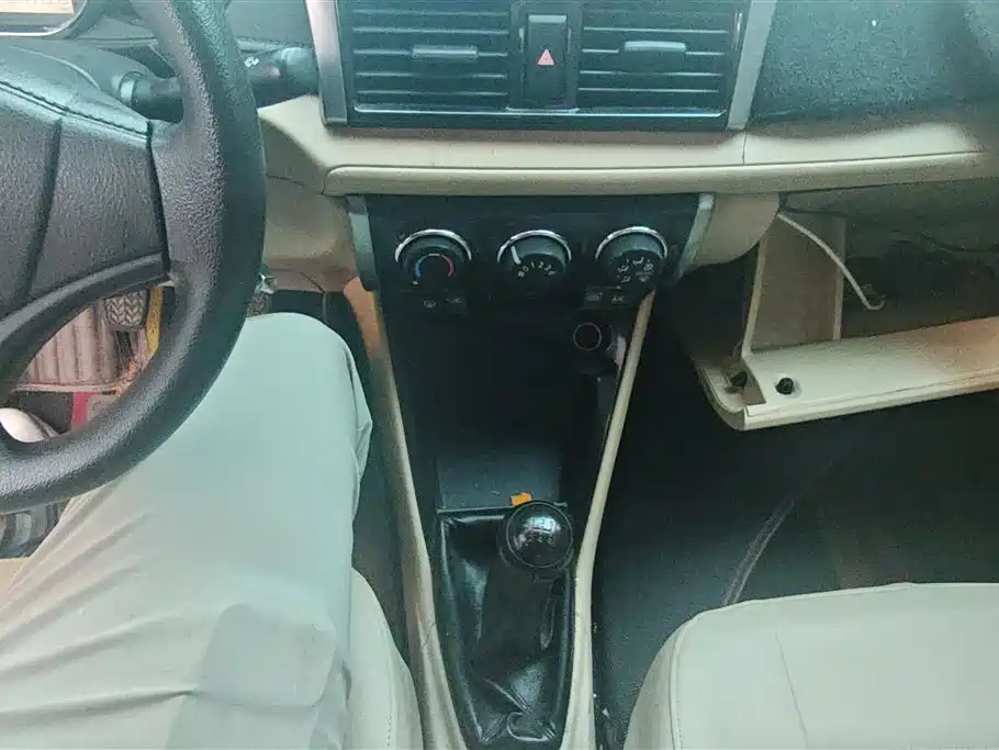 Toyota Vios 2015 — фото 16