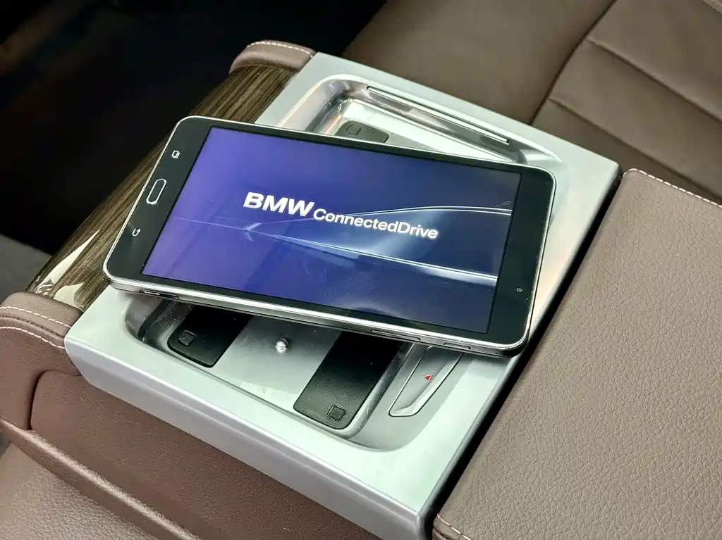 BMW 7 Series 2016 — фото 12