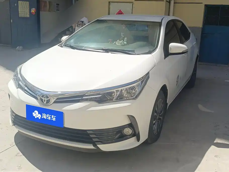 Toyota Corolla 2018 — фото 1