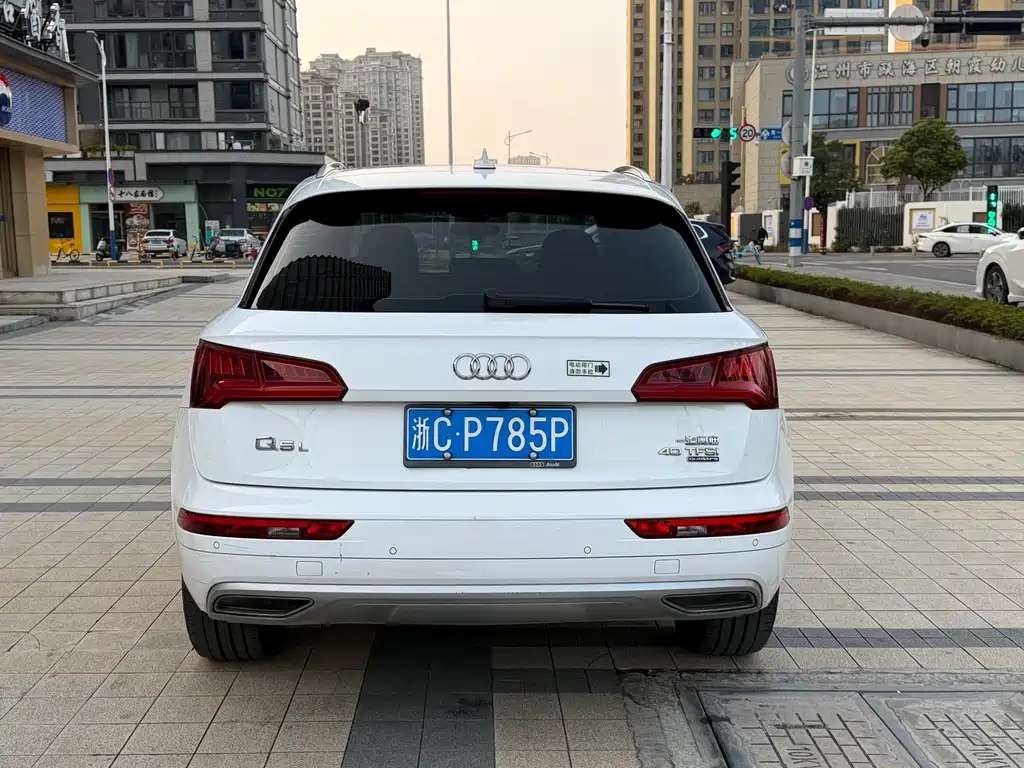 Audi Q5L 2020 — фото 11
