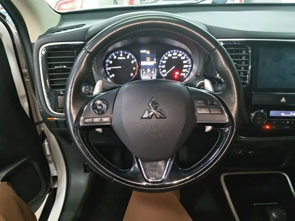 Mitsubishi Outlander 2019 — фото 11