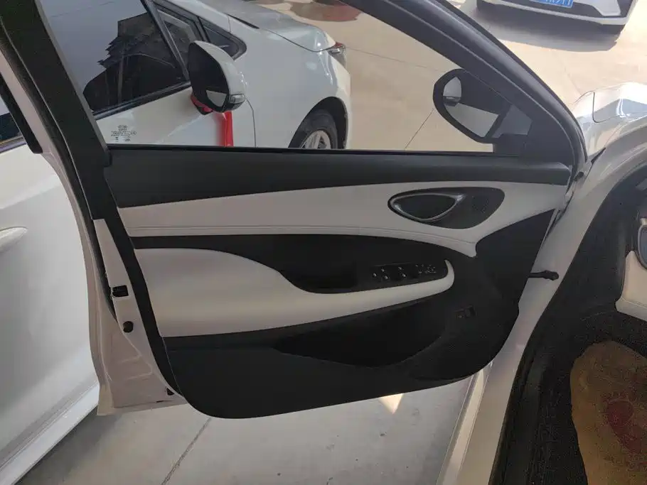 BYD Seal 05 DM-i 2025 — фото 7