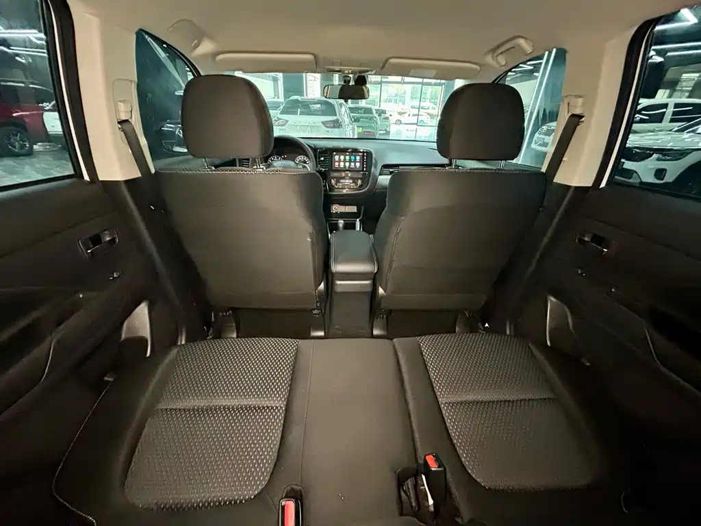 Mitsubishi Outlander 2022 — фото 27