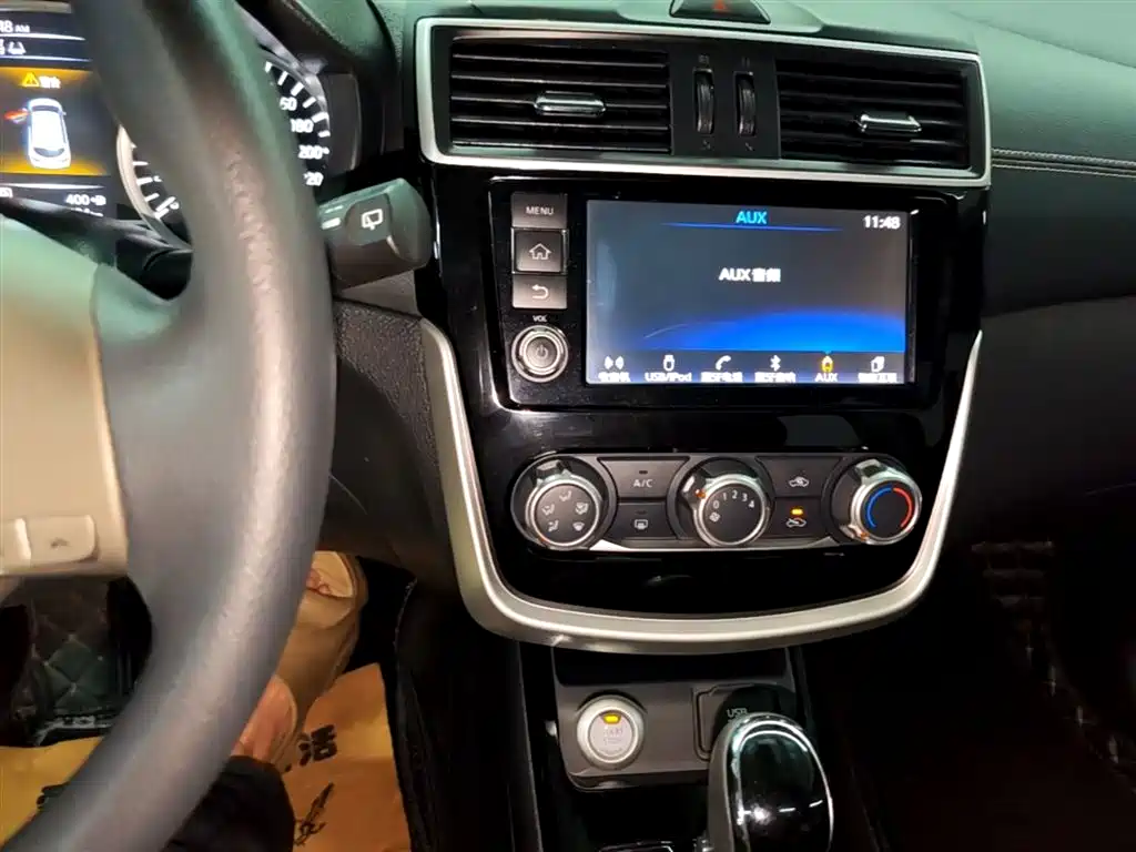 Nissan Tiida 2017 — фото 13