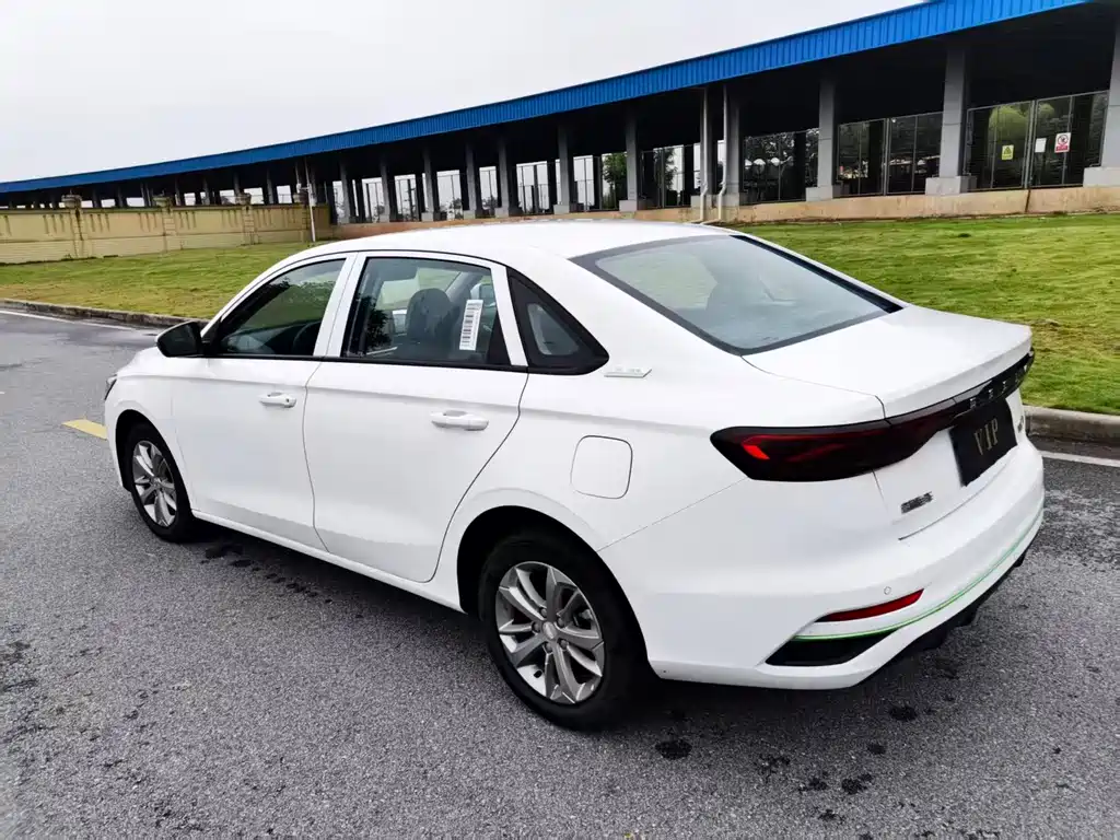 Geely Emgrand Methanol 2023 — фото 7