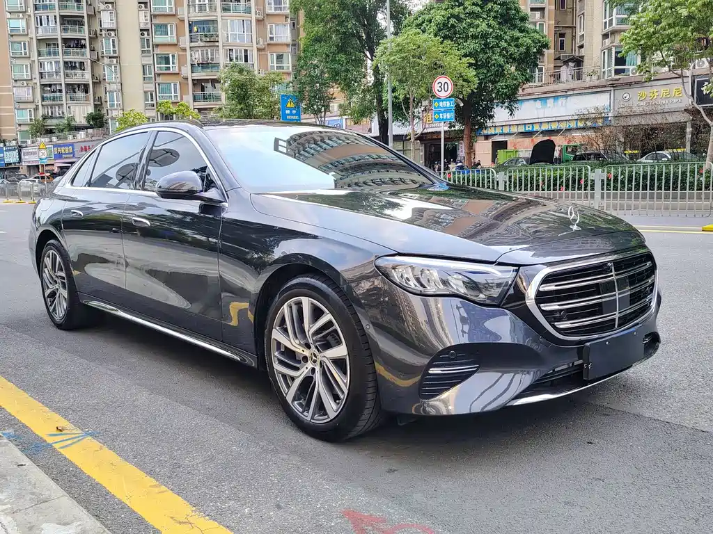 Mercedes-Benz E-Class 2025 — фото 3
