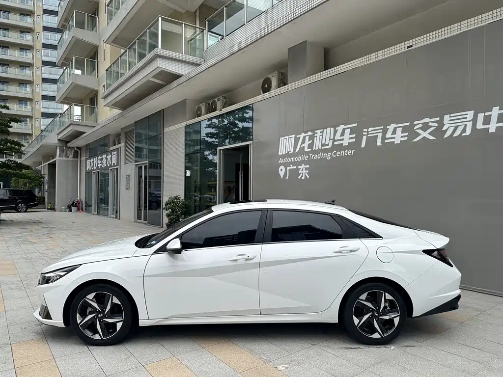 Hyundai Elantra 2023