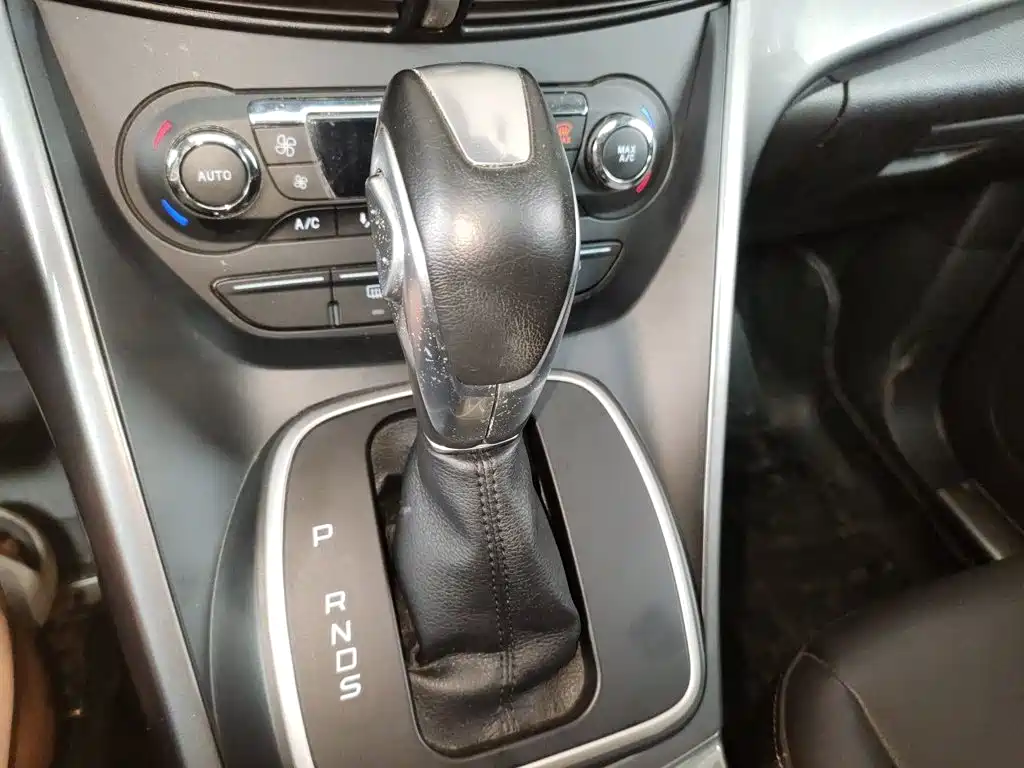 Ford Kuga 2016 — фото 10