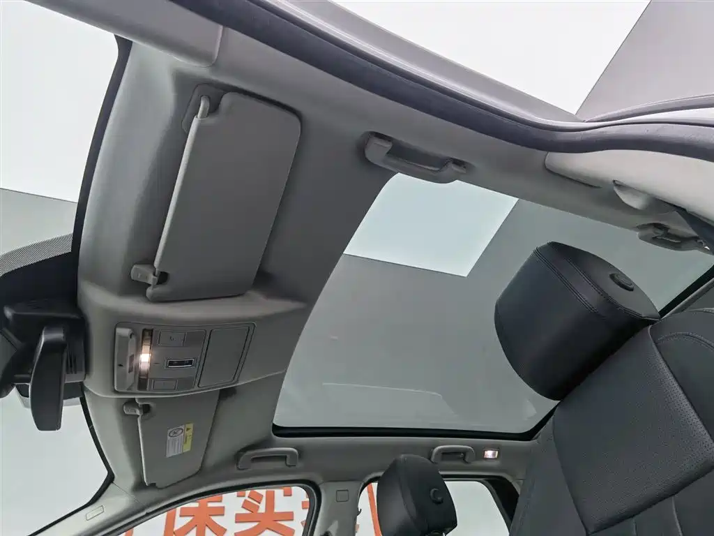 Land Rover Discovery Sport 2018 — фото 14