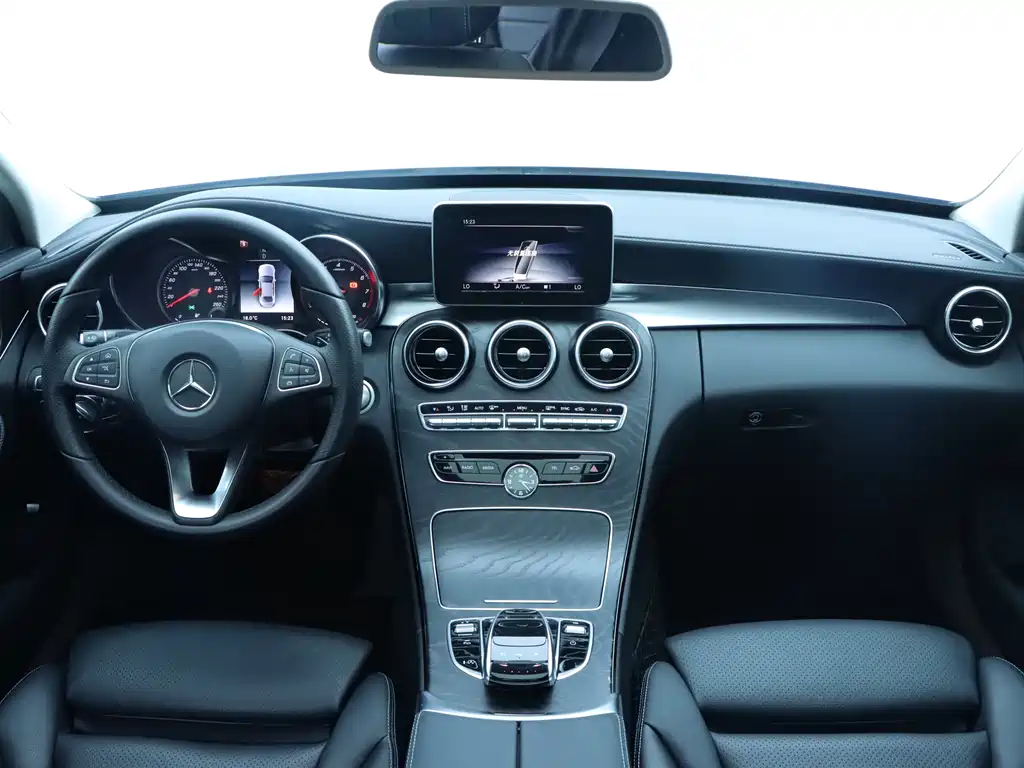 Mercedes-Benz C-Class 2018 — фото 16