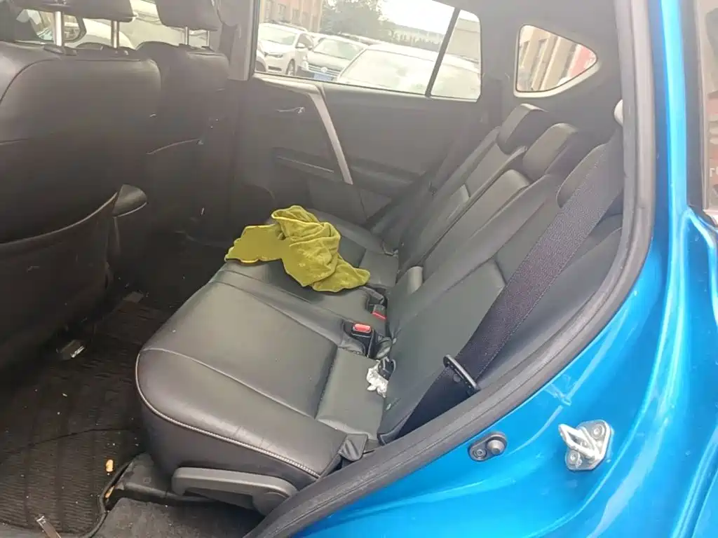 Toyota RAV4 2018 — фото 17