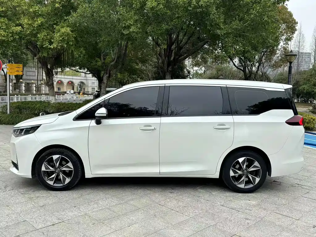 GAC Motor Trumpchi M6 2022 — фото 4