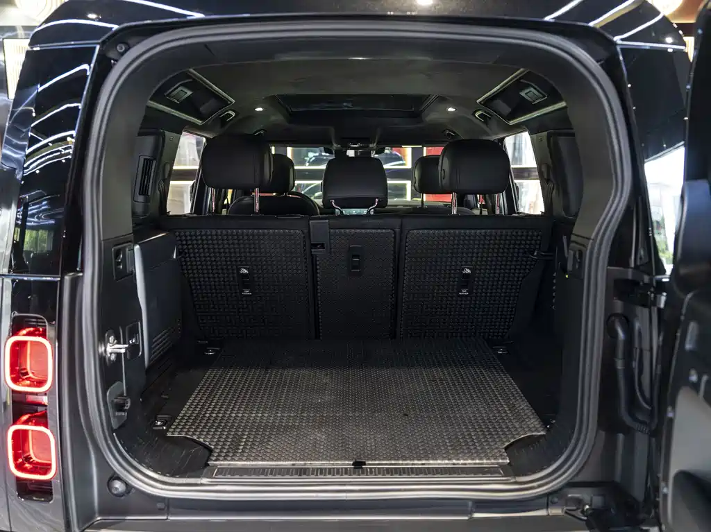 Land Rover Defender 2025 — фото 12