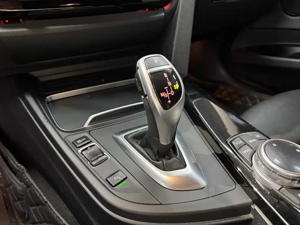 BMW 3 Series GT 2018 — фото 9