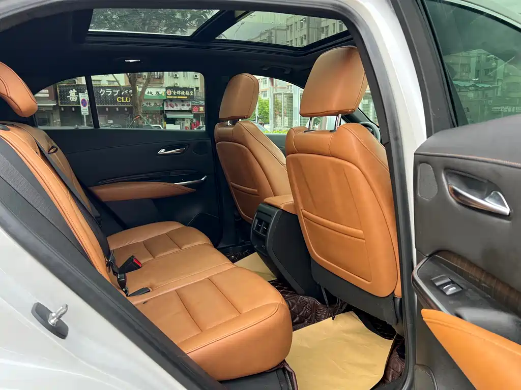 Cadillac XT4 2019 — фото 13