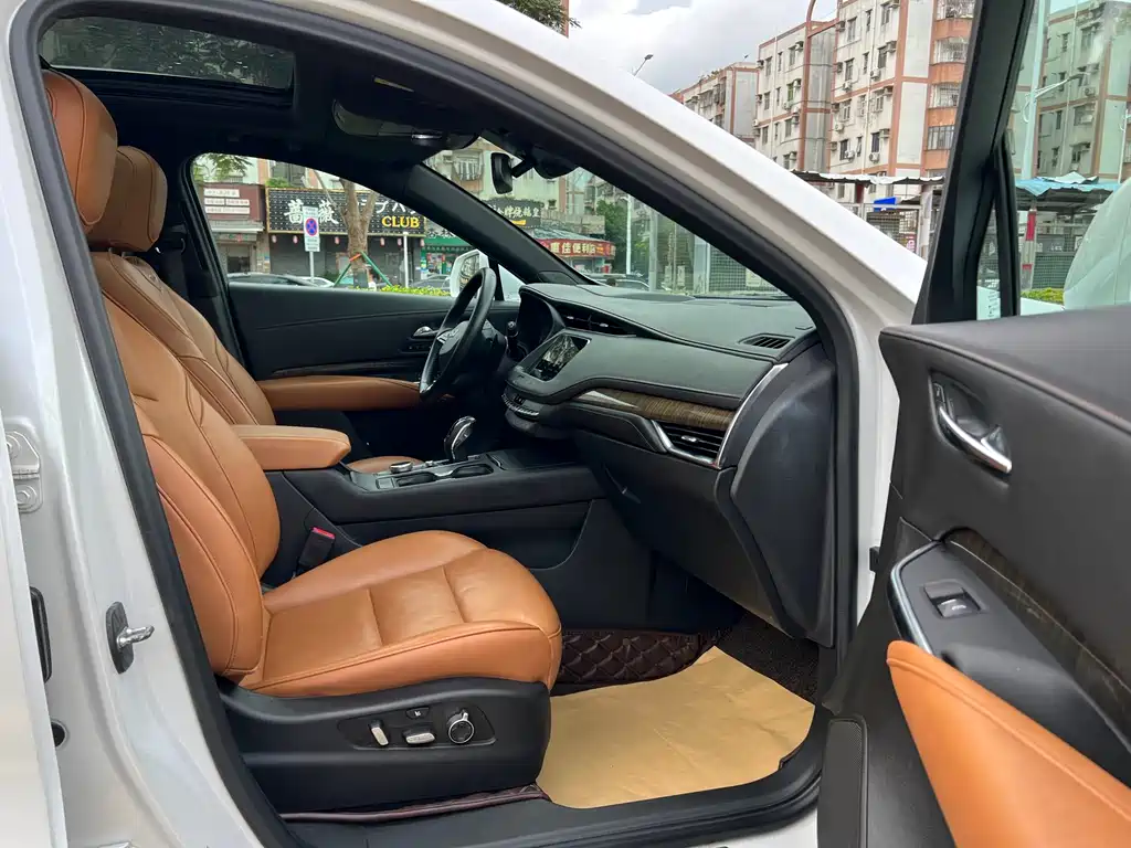 Cadillac XT4 2019 — фото 14