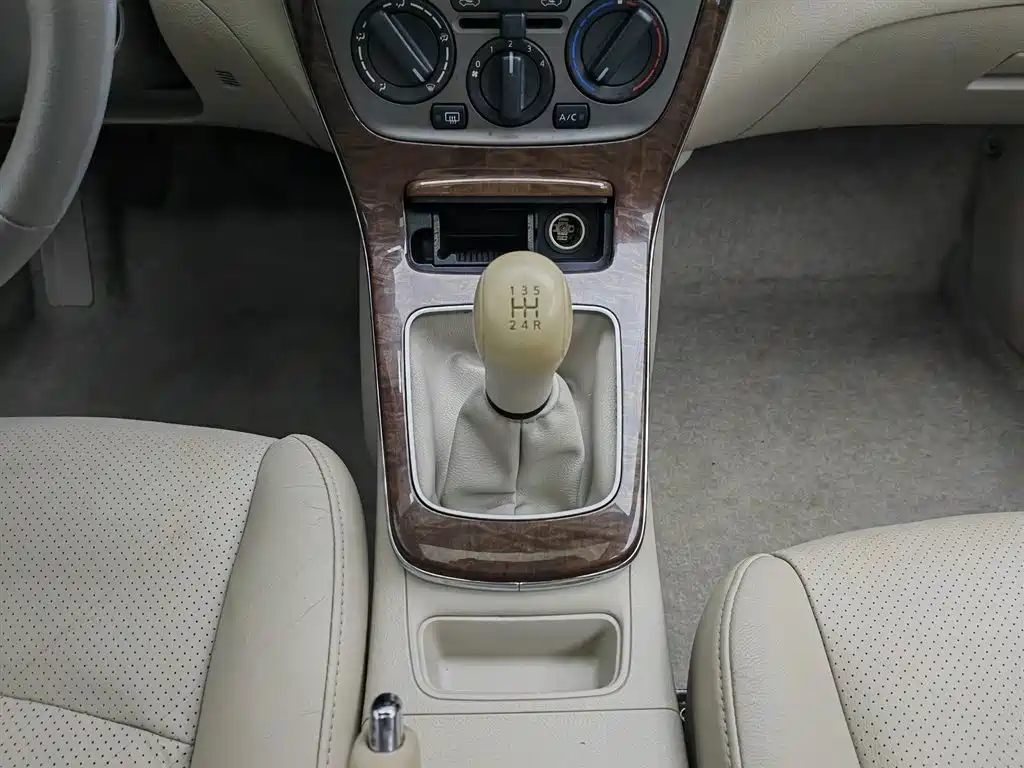 Nissan Sylphy 2013 — фото 13