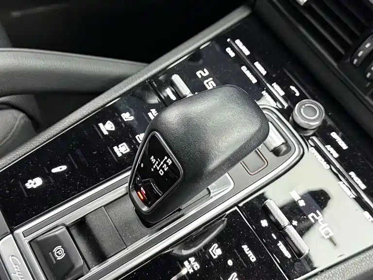 Porsche Cayenne New Energy 2020 — фото 9