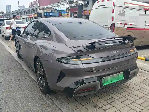 Xiaomi SU7 2024