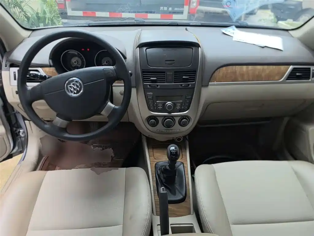 Buick Excelle 2015 — фото 10