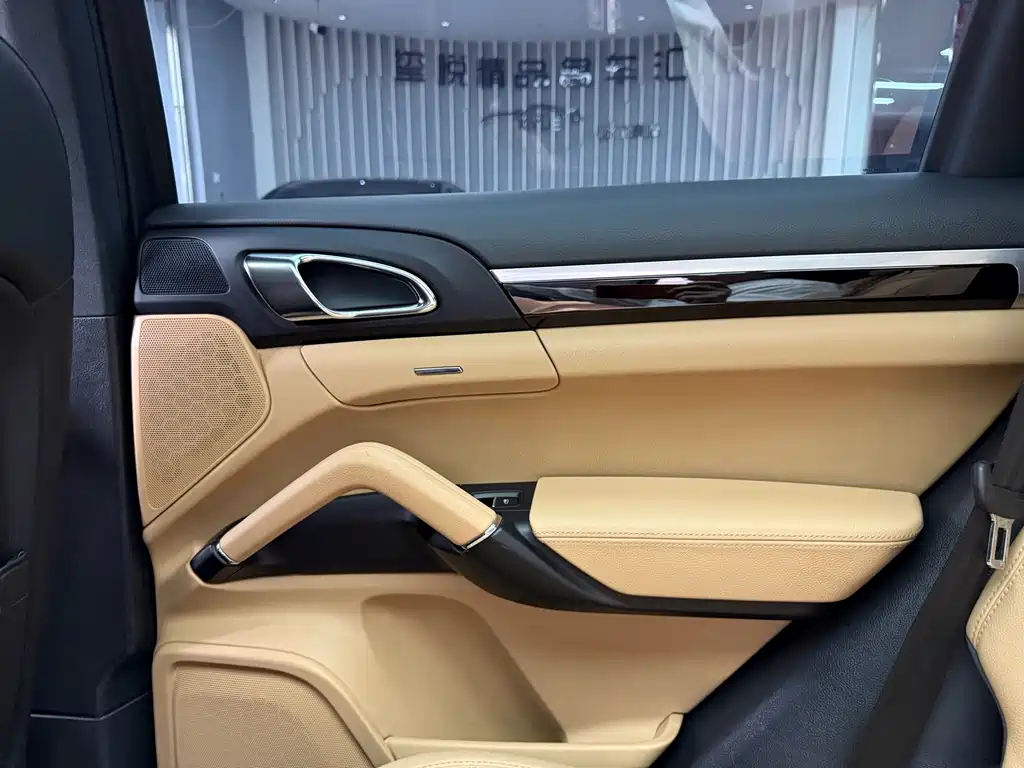 Porsche Cayenne 2015 — фото 32