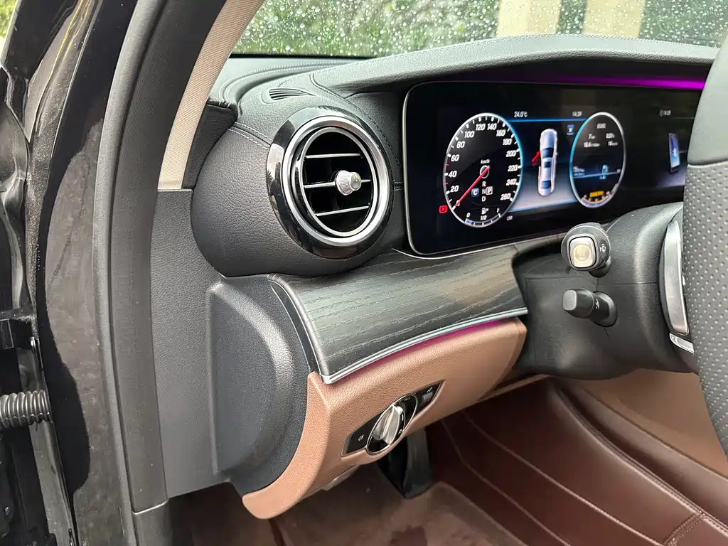 Mercedes-Benz E-Class 2020 — фото 11