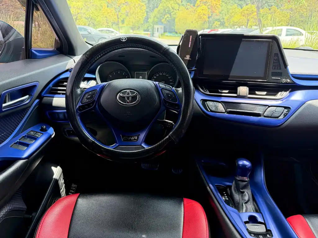 Toyota C-HR 2020 — фото 13