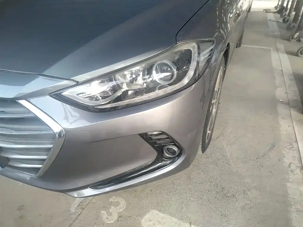 Hyundai Elantra 2017 — фото 24