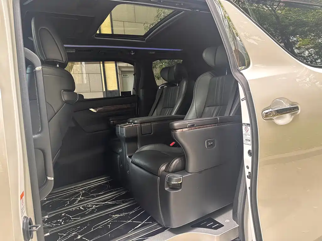 Toyota Alphard 2020 — фото 10