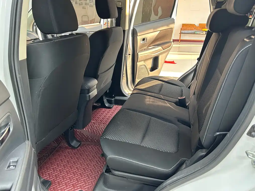 Mitsubishi Outlander 2022 — фото 10