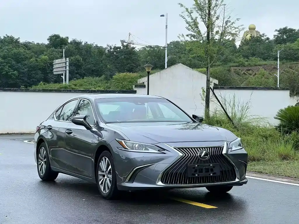 Lexus ES 2018 — фото 3