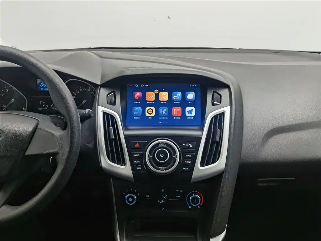 Ford Focus 2017 — фото 12
