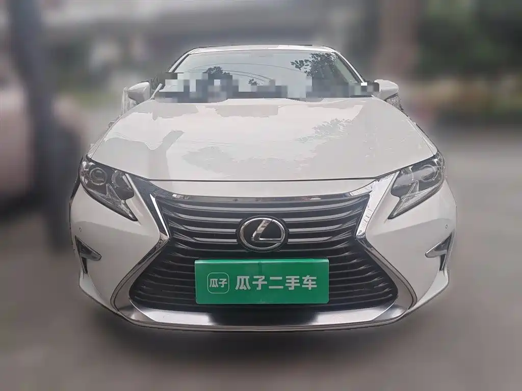 Lexus ES 2016 — фото 24