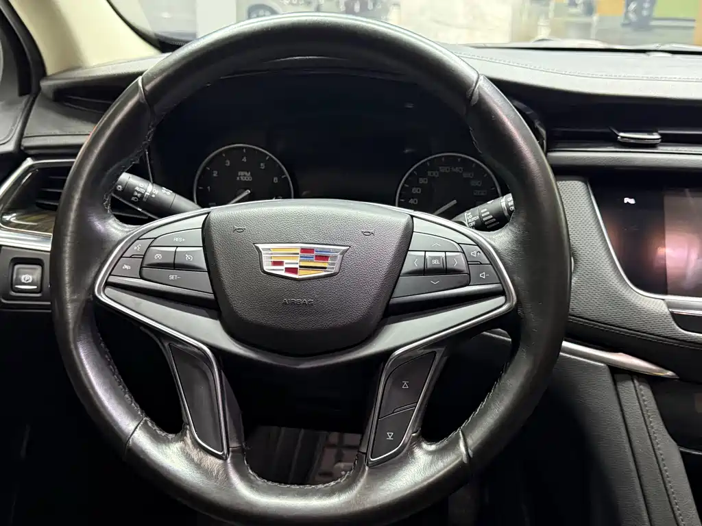 Cadillac XT5 2018 — фото 15