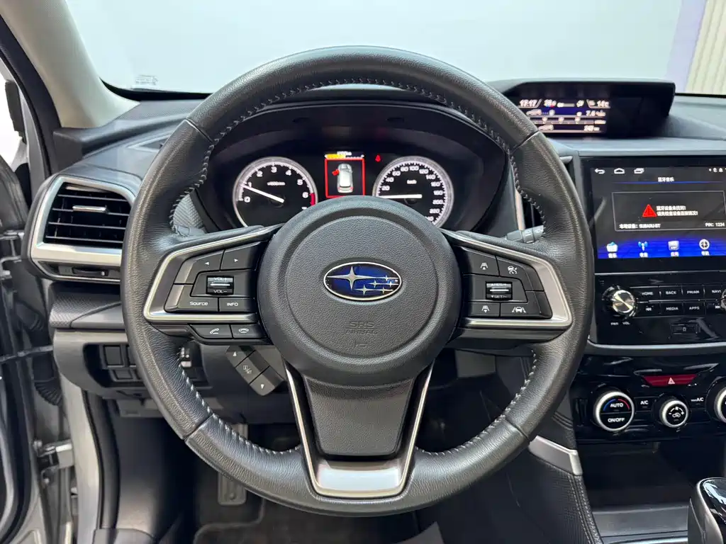 Subaru Forester 2022 — фото 12